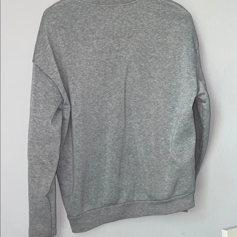 SHEIN Men's V-Neck Sweater in Soft Gray